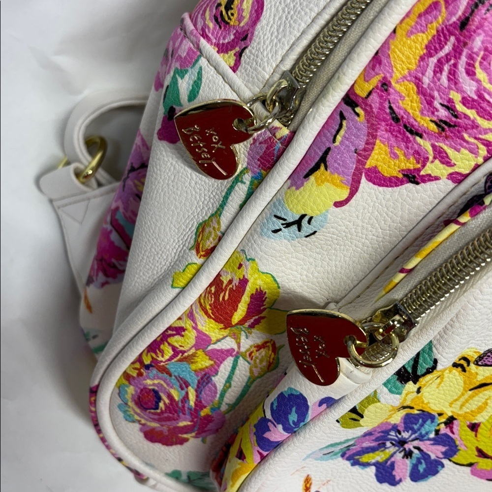 Betsey Johnson White Floral Backpack with Heart Accent bag purse - Picture 3 of 12